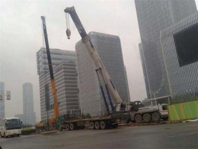 麻阳“自动找平”—— 吊车的 “平地神器” 技术